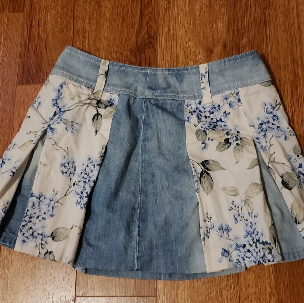 Dolce & Gabbana Miniskirt - Major Steal Deal! 😯💖 - Picture 4 of 6